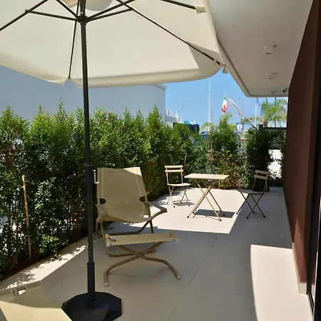 Bed & Breakfast Setsail 4*